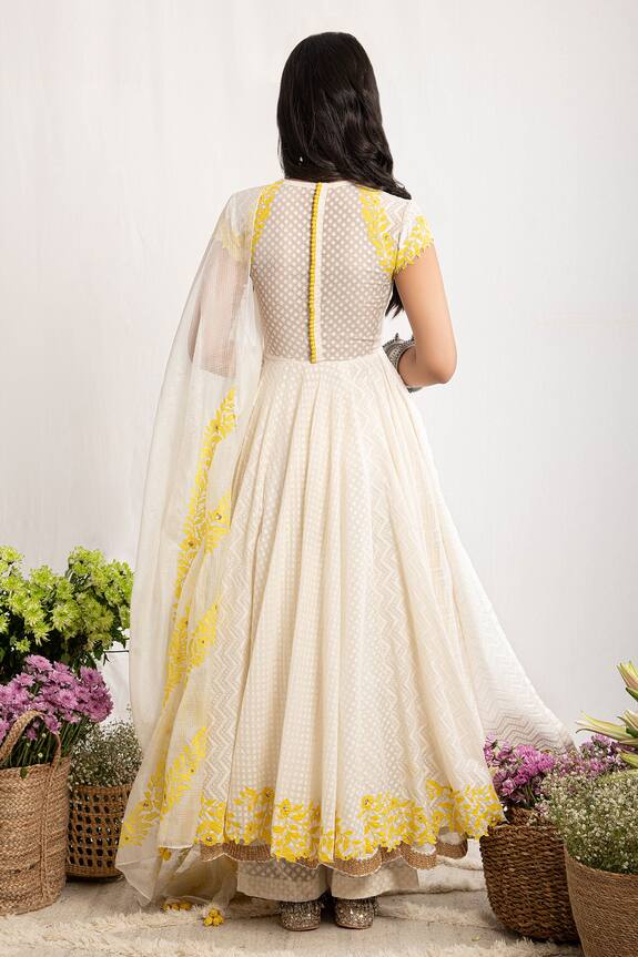 Amrita Thakur White Embroidered Anarkali Lehenga Set 2