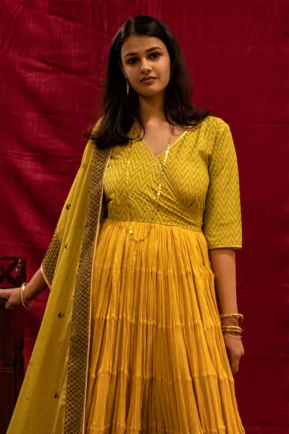Nini Mishra Green Silk Tissue Embroidered Dupatta 0