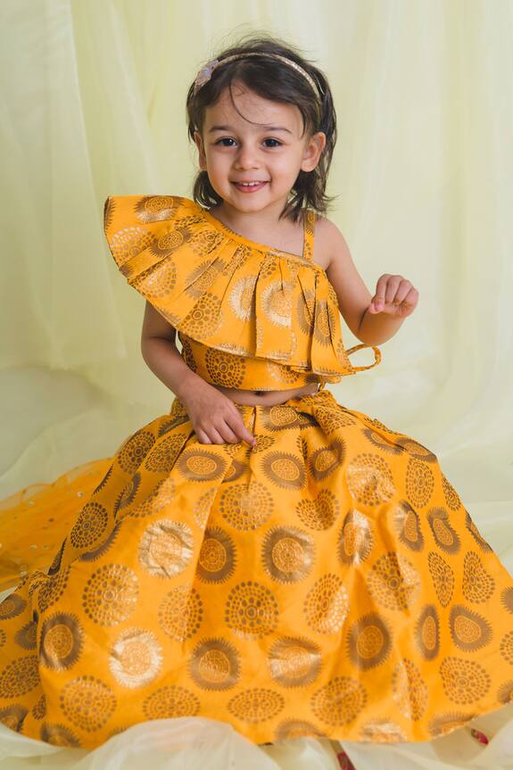 Saka Designs Yellow Jacquard Silk One Shoulder Lehenga Set For Girls 1