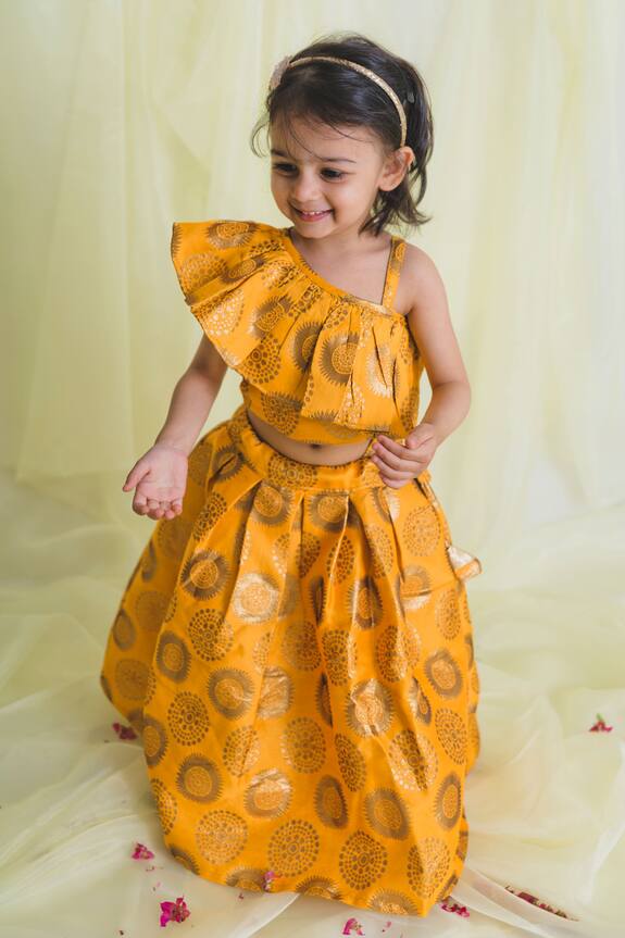 Saka Designs Yellow Jacquard Silk One Shoulder Lehenga Set For Girls 3
