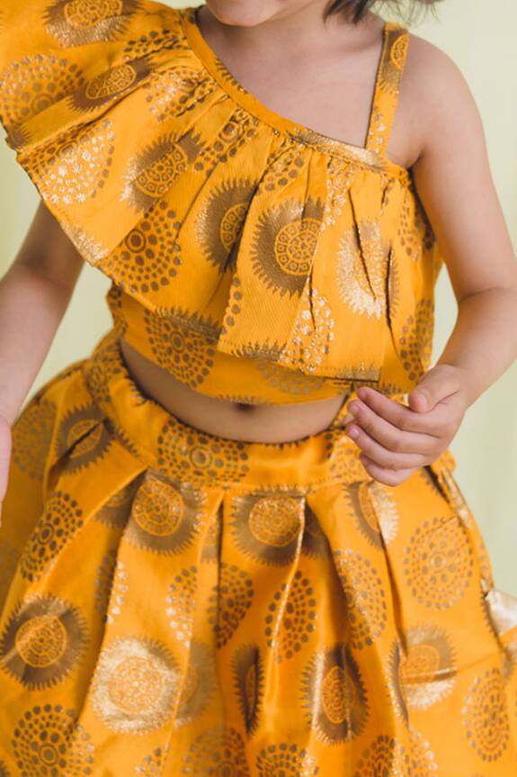 Saka Designs Yellow Jacquard Silk One Shoulder Lehenga Set For Girls 5