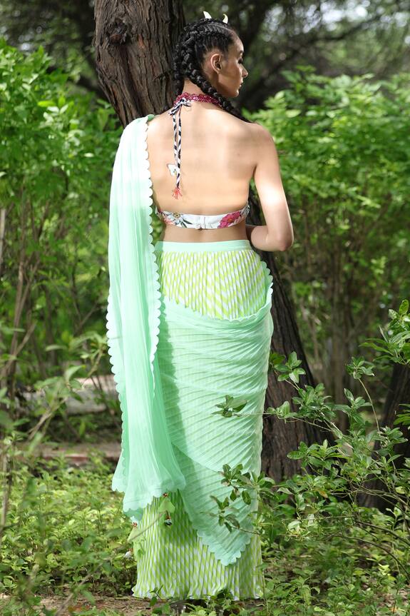 Nikasha Green Georgette Pre-draped Saree With Sleeveless Blouse 2
