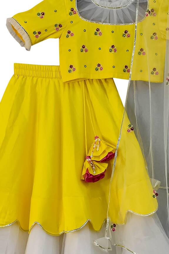 Nadaan Parindey Yellow Embroidered Lehenga Set For Girls 5