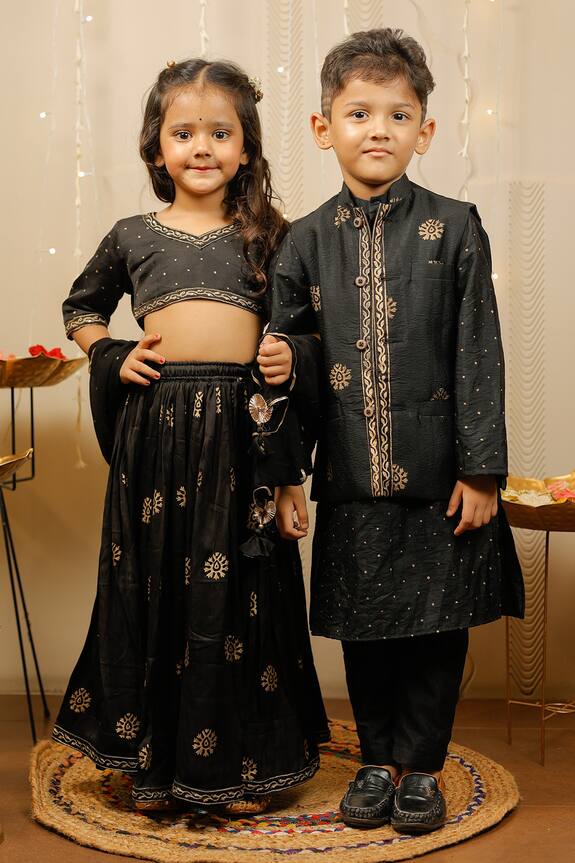 Tiny Colour Clothing Black Printed Bundi And Kurta Set For Boys 6