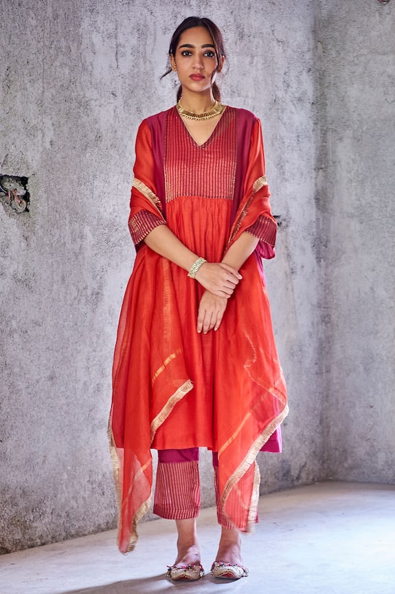 Buy Shivani Bhargava Red Silk Dupatta Online | Aza Fashions