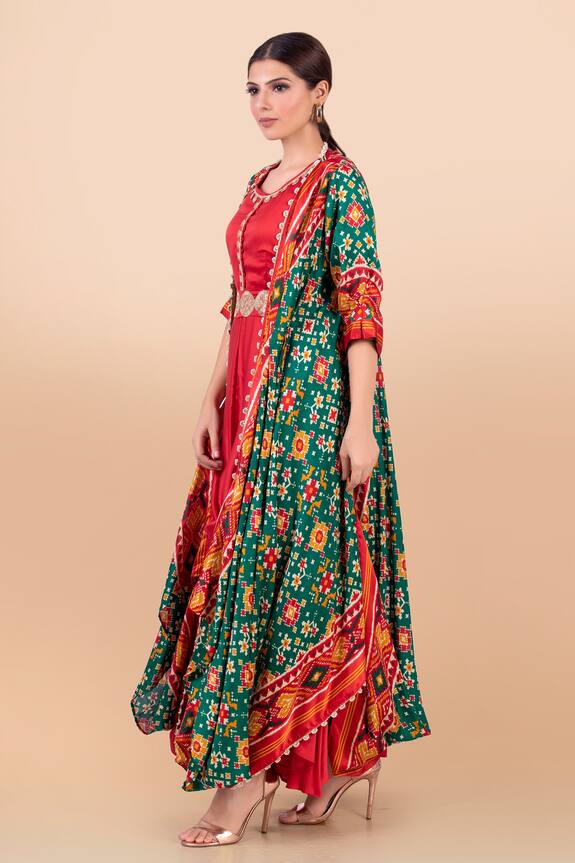 Jajobaa Red Banarasi Silk Patola Print Cape And Draped Tunic Set 4