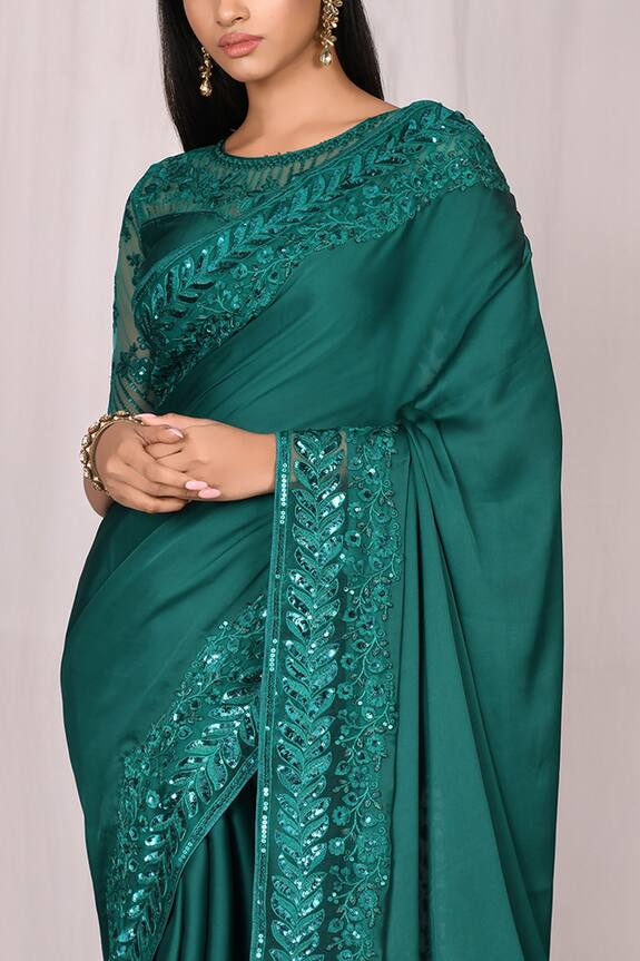 Samyukta Singhania Green Silk Embroidered Lace Saree Set 4