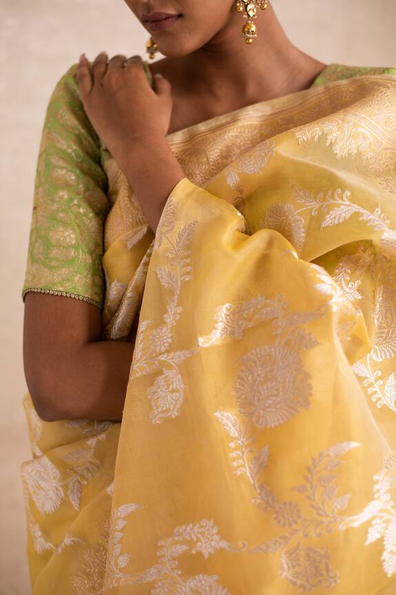 Priyanka Raajiv Yellow Silk Organza Banarasi Saree 5