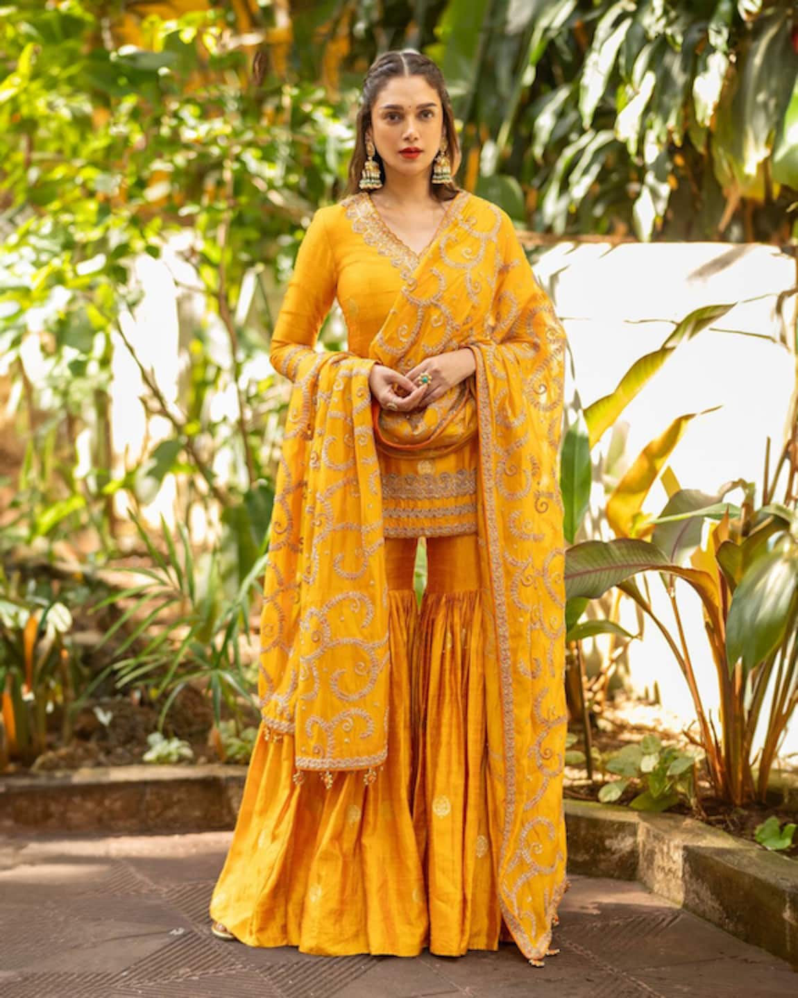 Latest Bollywood Suits at Rs 5000 | Designer Salwar Kameez in Delhi | ID:  8646976673