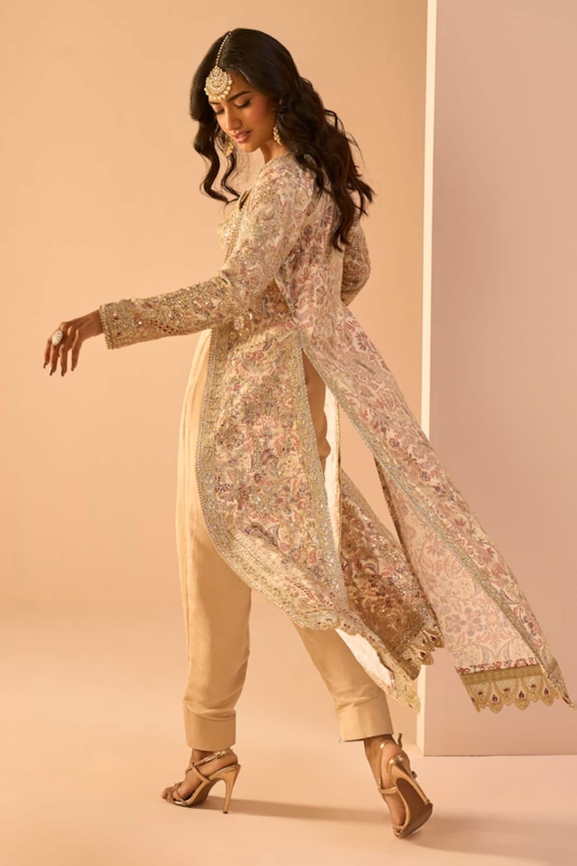 Rakul Preet Singh sets the fashion bar high in Indo-western shimmery  ensemble | TOIPhotogallery