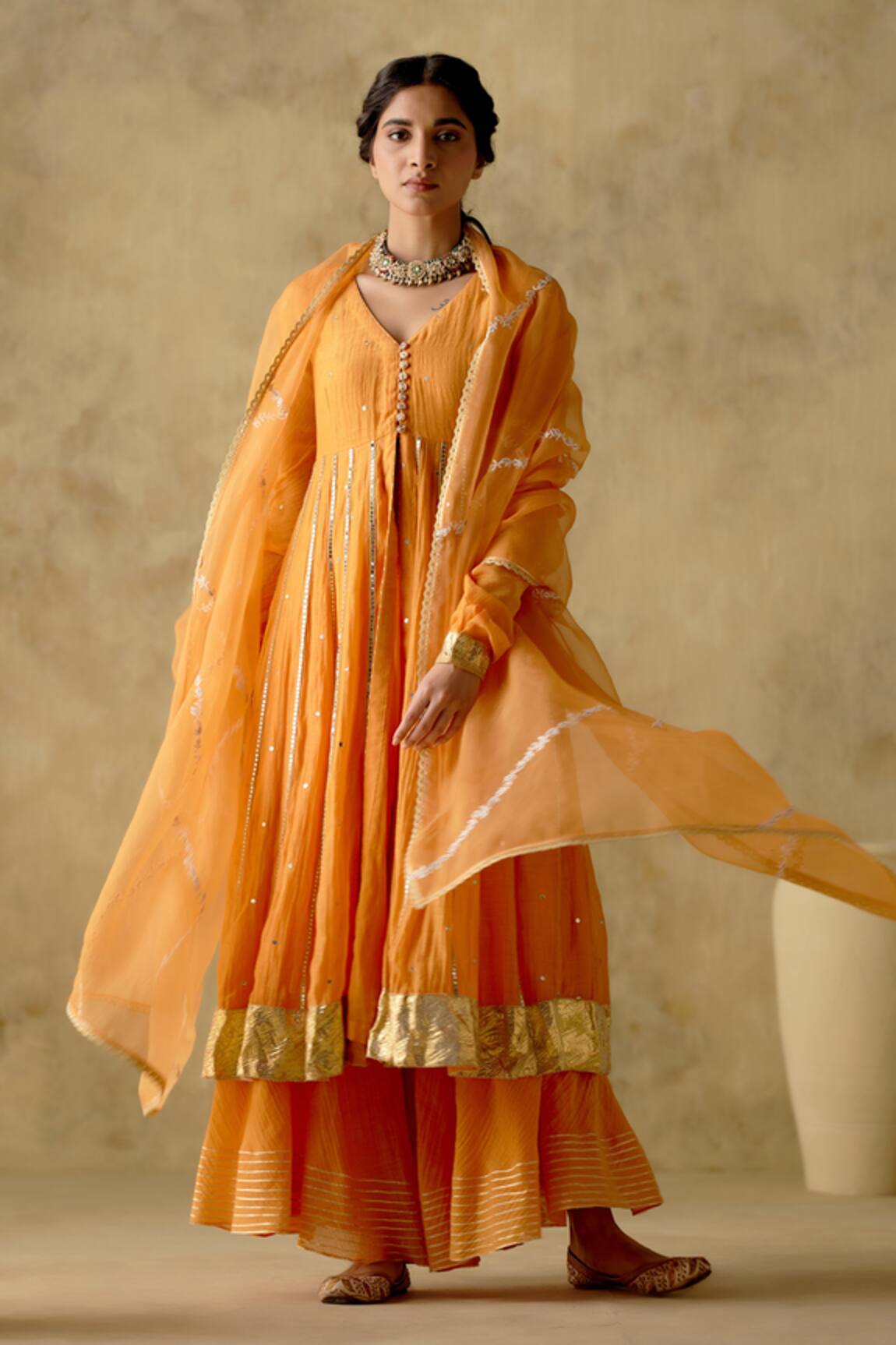 Wedding Designer Bride Banarasi Lehenga at Rs 2400 | बनारसी लेहंगा in  Varanasi | ID: 25282806973