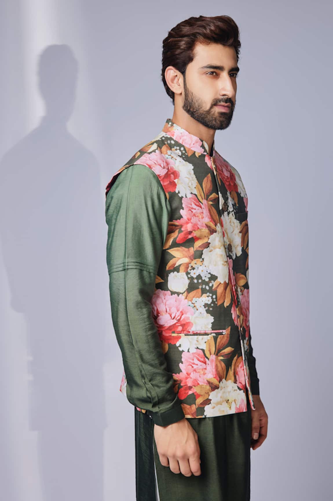 Best Kurtas for men under 700: 10 Best Kurtas for men under Rs. 700 for a  perfect ethnic look (2024) - The Economic Times