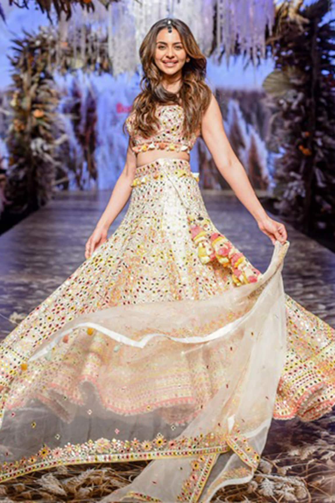 Designer Pakistani Lehenga Blouse Design Gown #BN1070 | Asian bridal  dresses, Stylish dresses, Pakistani dresses