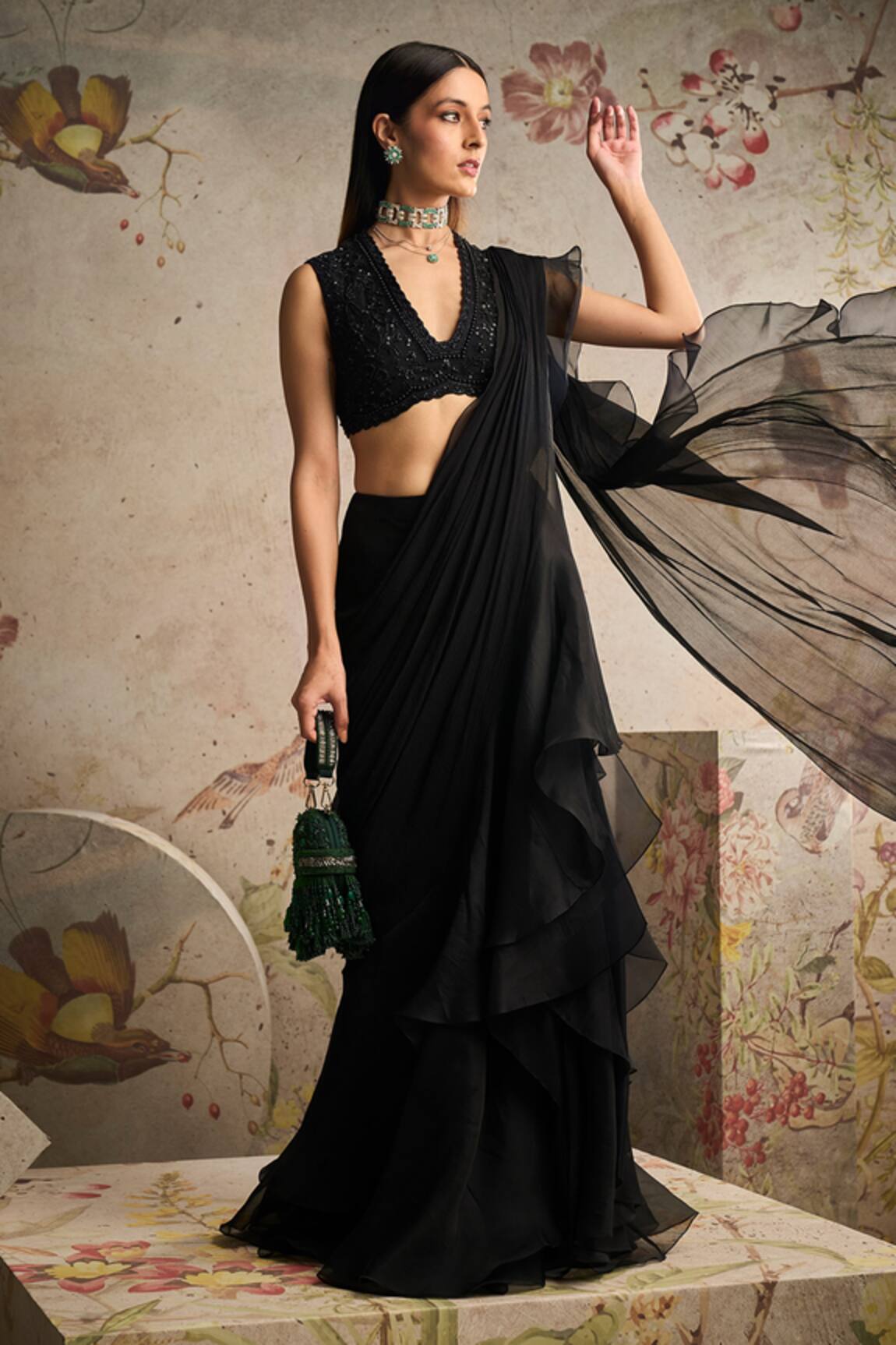 L5, Grey Saree Gown (Shilpa Shetty), Size (XS-30 to XXL-42) – Style Icon  www.dressrent.in
