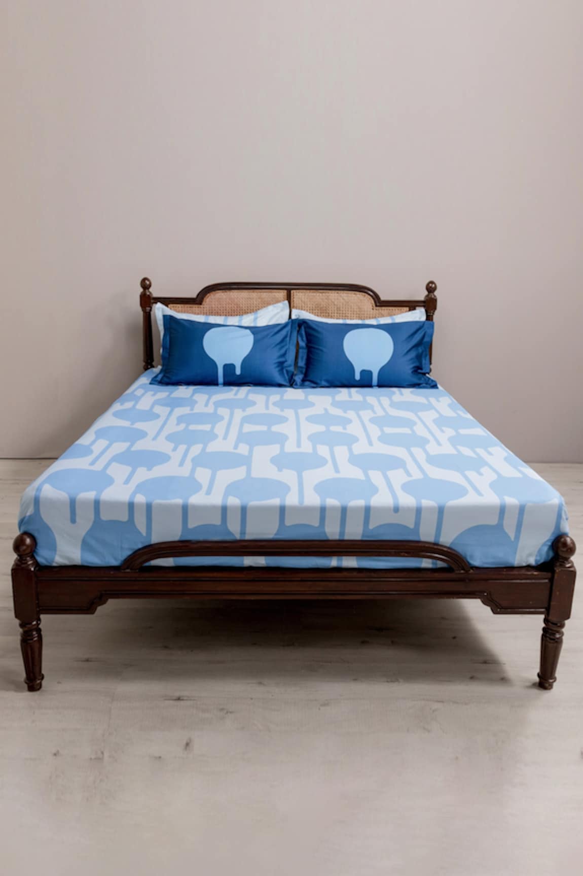 Kyoona The Drip Drip Bedcover Set