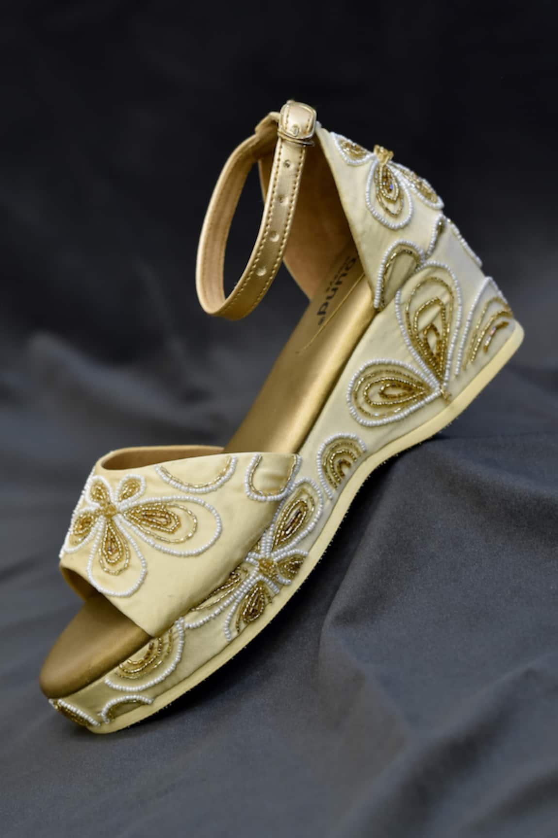 Around Always Isabelle Embroidered Wedges 