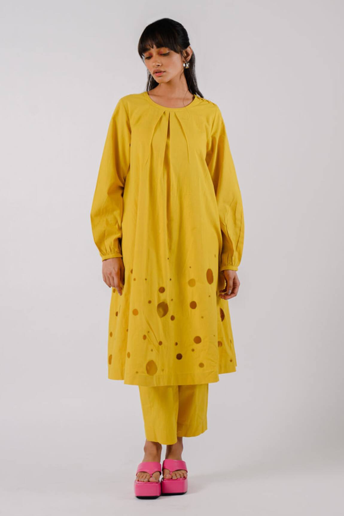 Tussah By Siddhi Shah Cutwork Hem Kurta With Pant