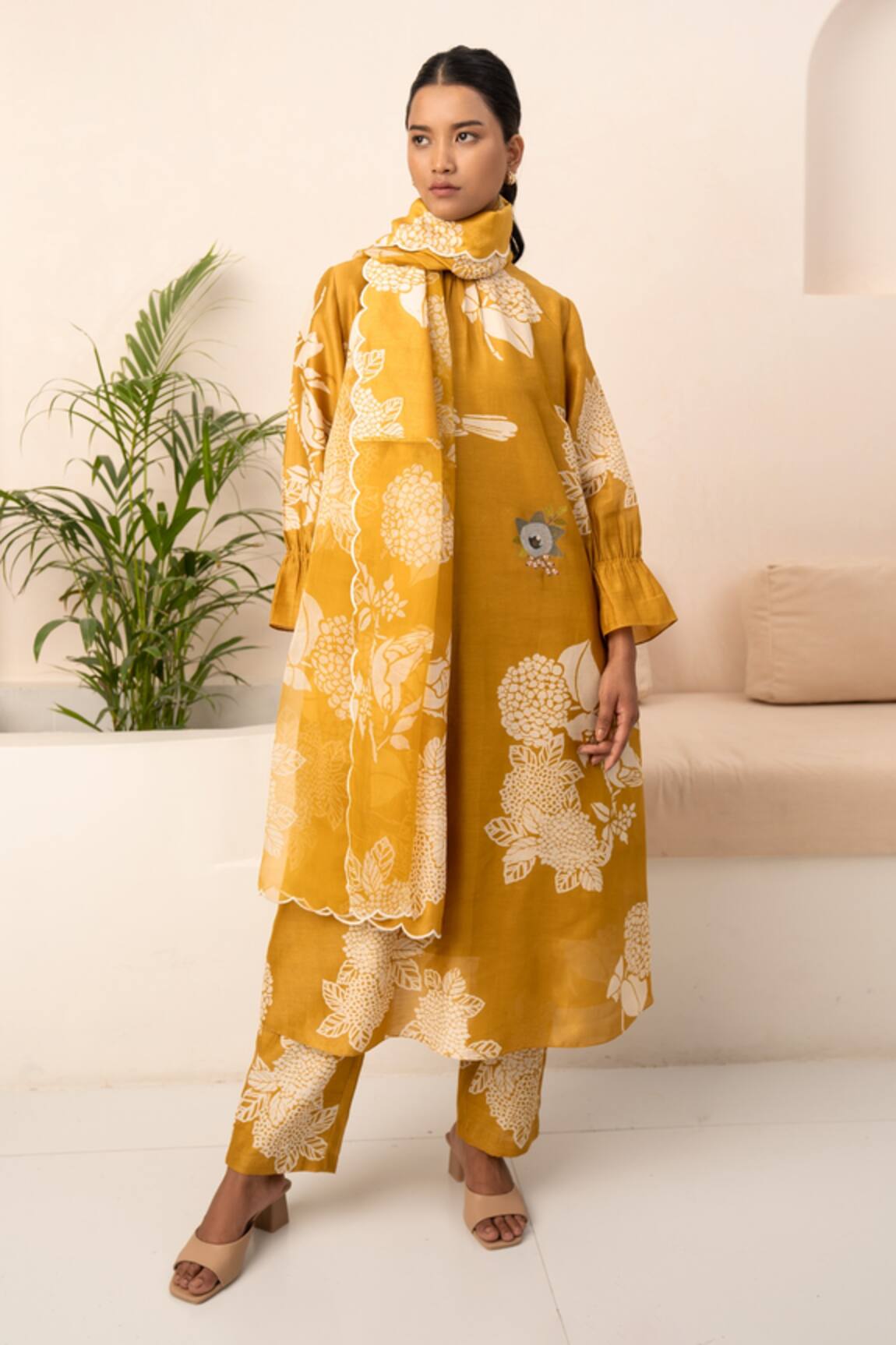 Arcvsh By Pallavi Singh Chanderi Floral Bloom Print Kurta Set