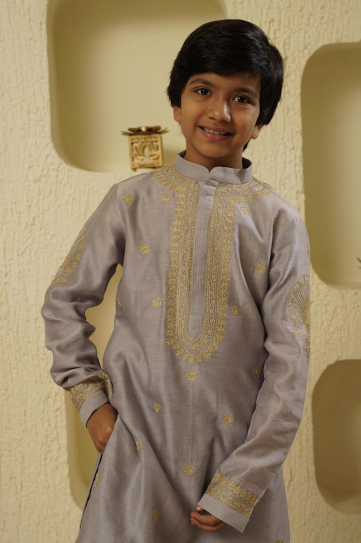 Rar studio - Kids Aari Embroidered Kurta With Pant