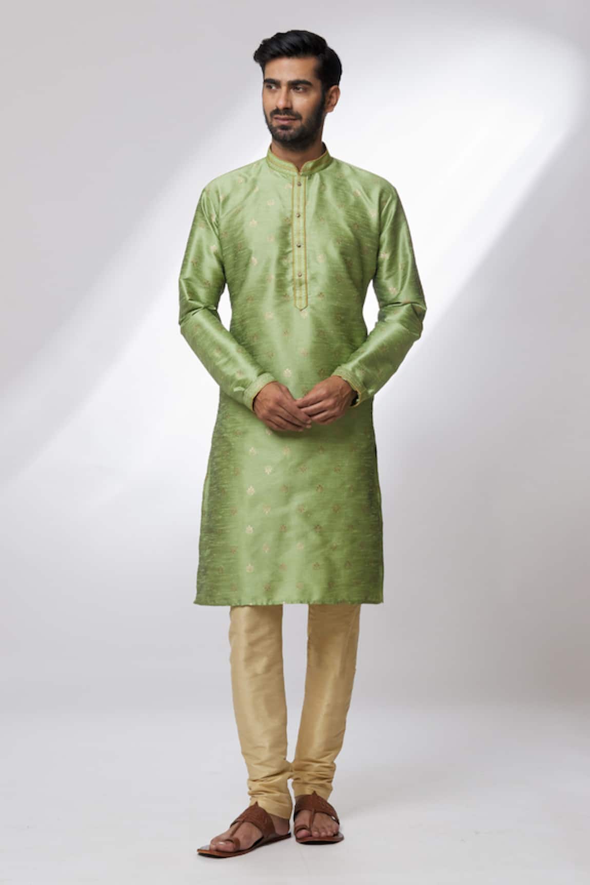 Samyukta Singhania Jacquard Floral Pattern Kurta 