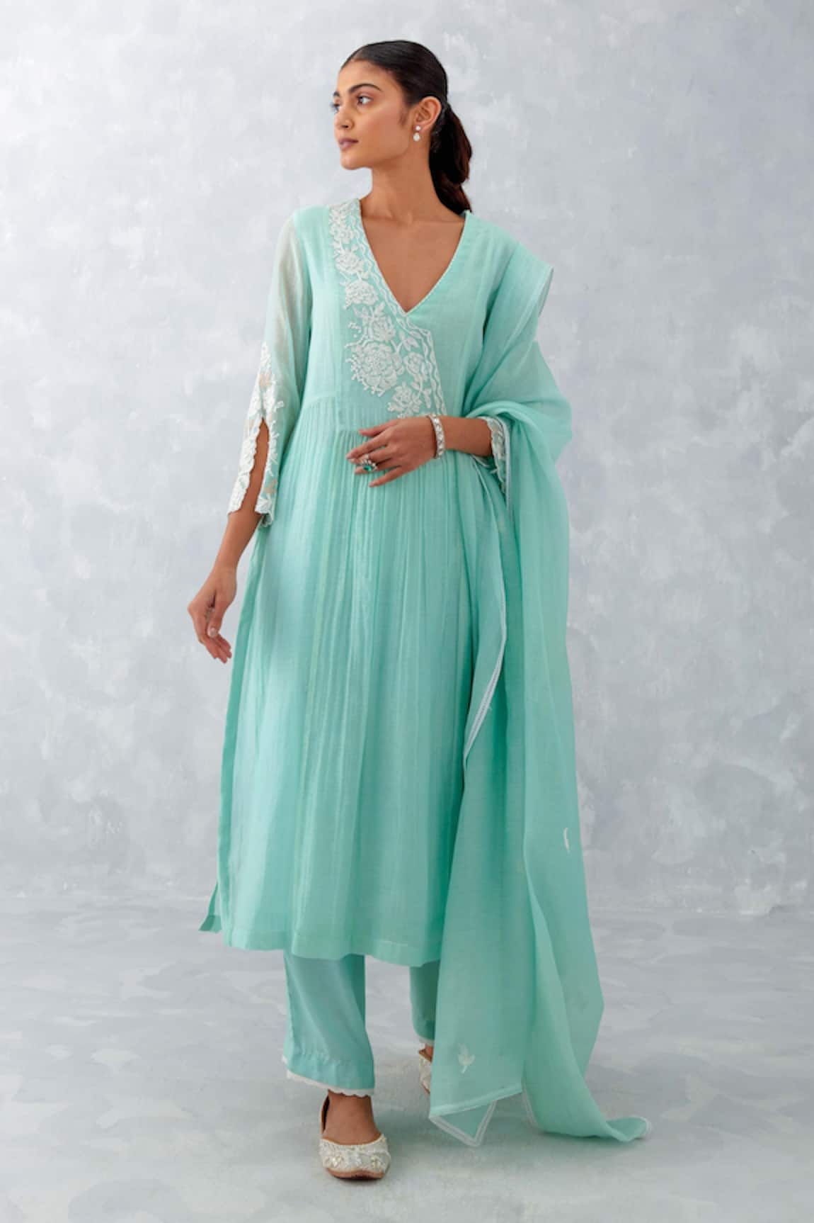 Devnaagri Thread Embroidered Gathered Kurta Set