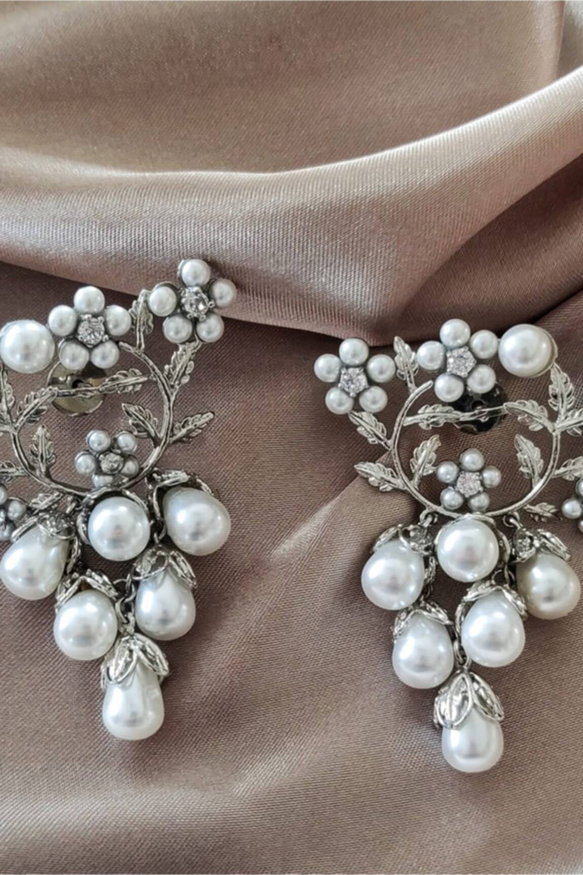 THE JEWEL FACTOR Grape Vine Shaped Earrings 