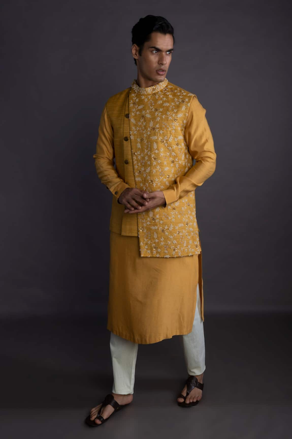 GRAM OF INK Floral Embroidered Bundi & Kurta Set