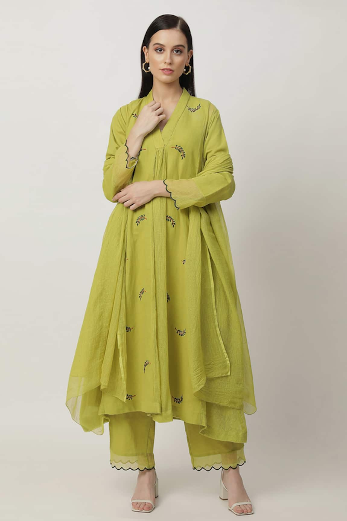 Musal Tracey Leaf Embroidered Kurta Pant Set