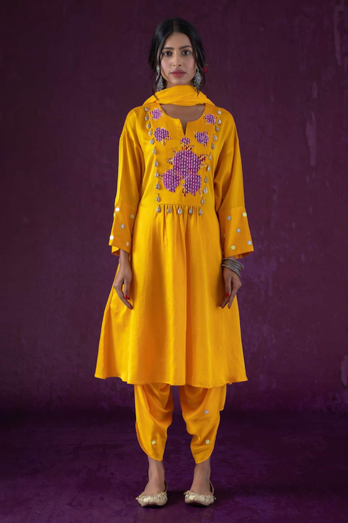 Kacha Tanka Rose Applique Kurta Set