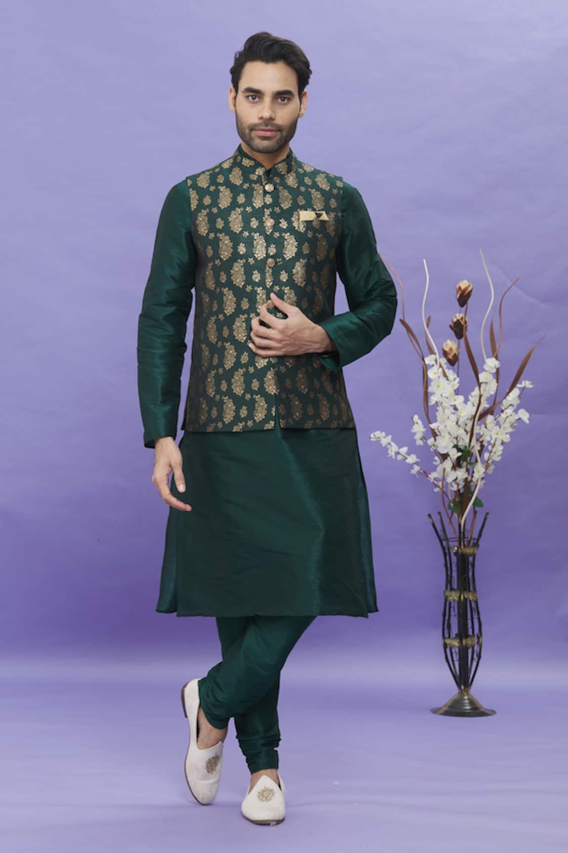 Arihant Rai Sinha Floral Pattern Bundi & Kurta Set 