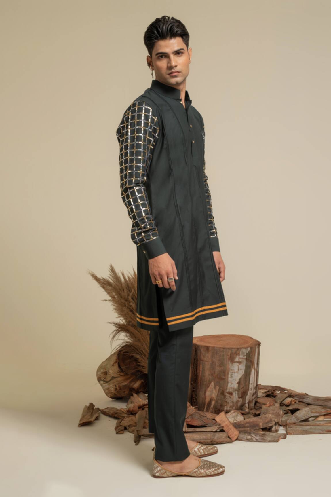 Abkasa Hand Embroidered Geometric Pattern Kurta Set