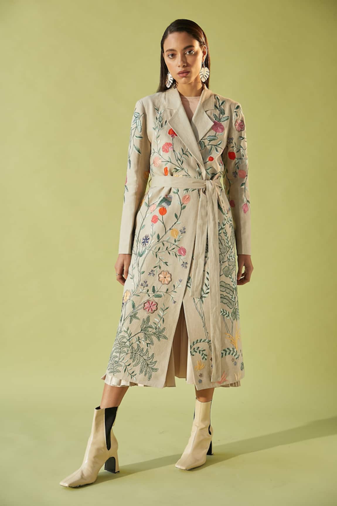 Betrue Retro Floral Embroidered Trench Coat