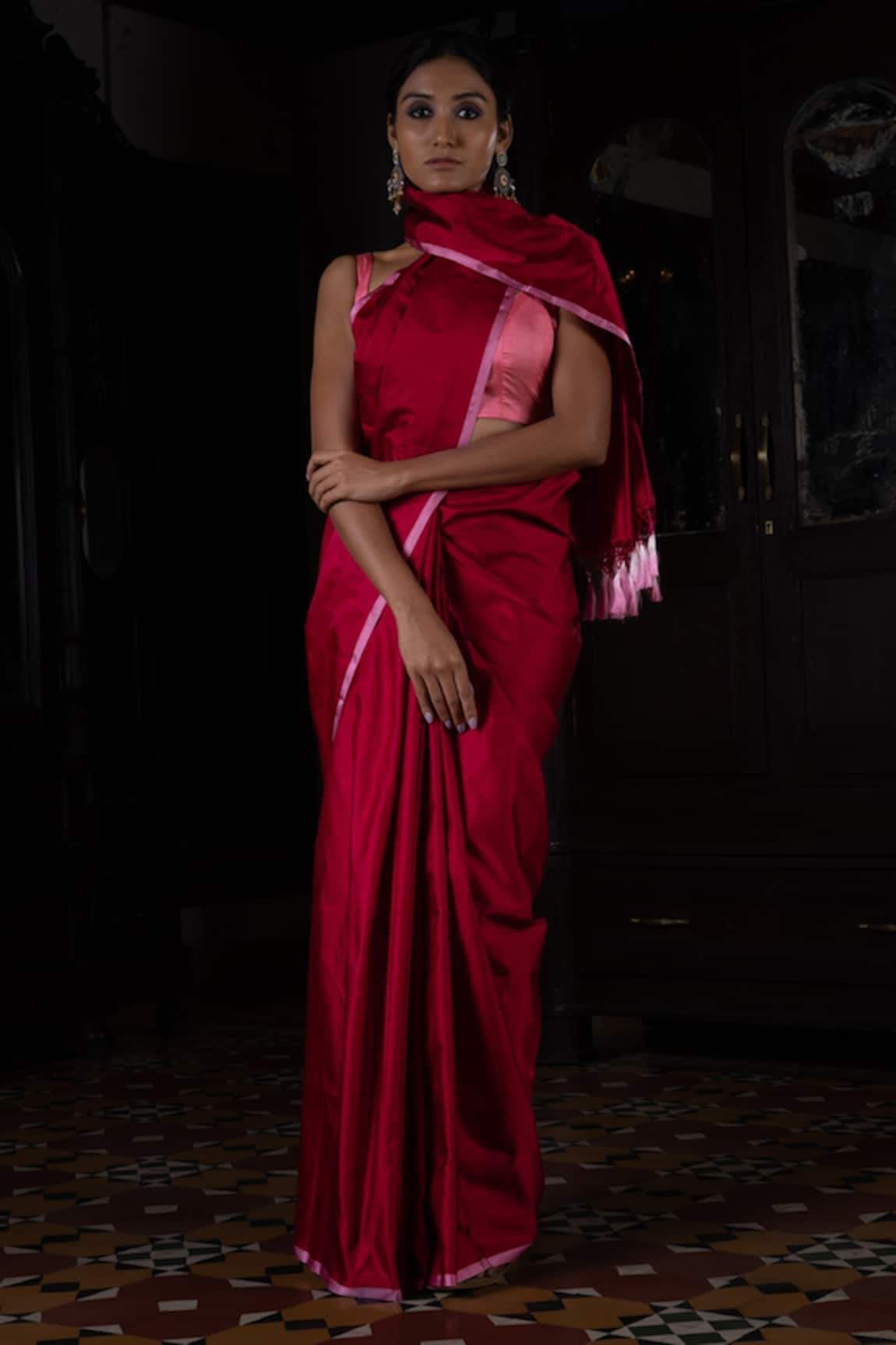 Kasturi Kundal Nakhreeli Laal Banarasi Handloom Saree