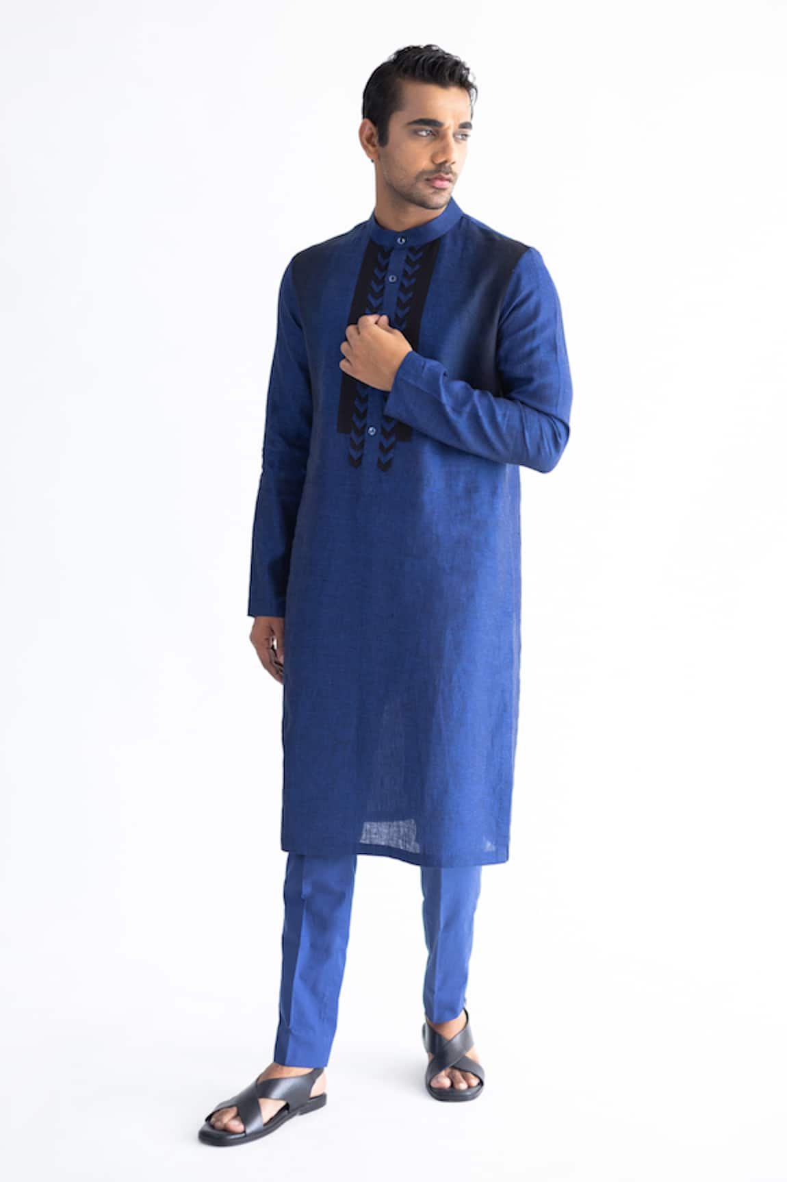 Kaha Lagom Triangle Cutout Kurta With Pant