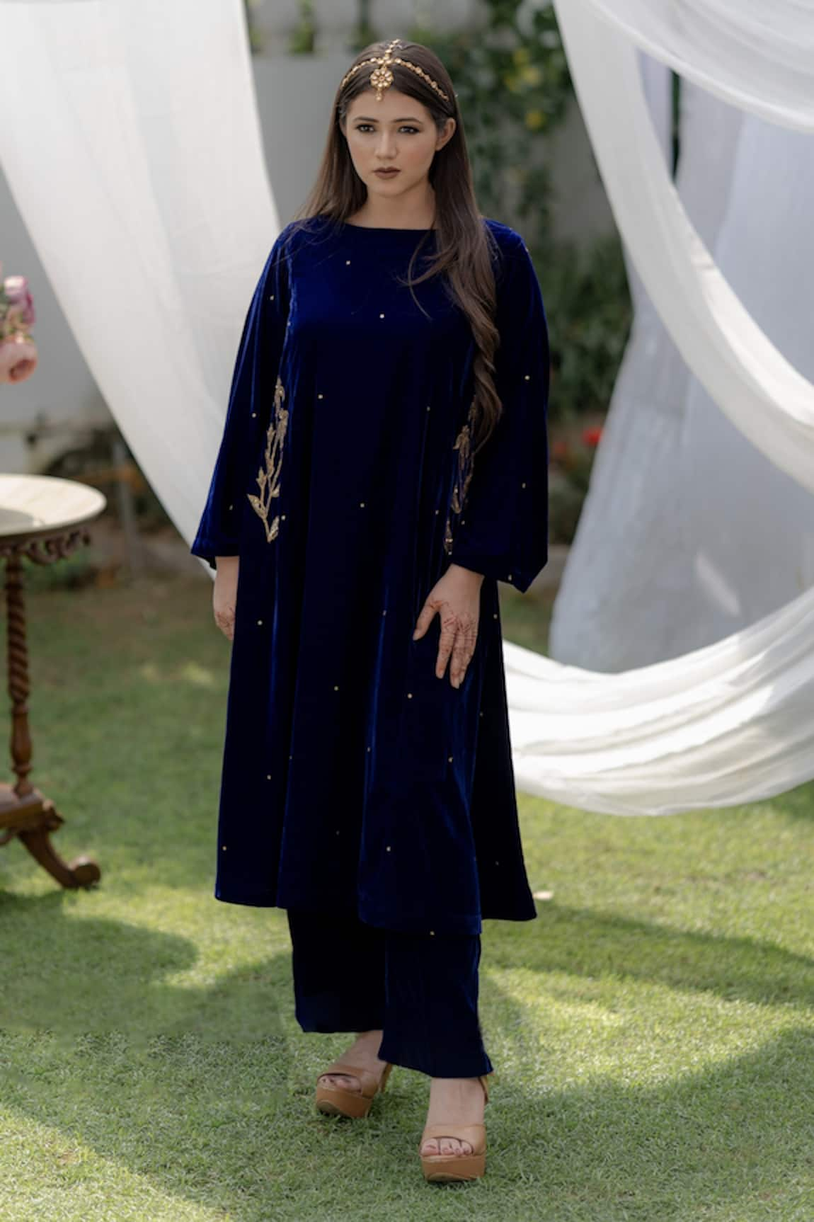 Daljit Sudan Velvet Phiran Kurta And Pant Set