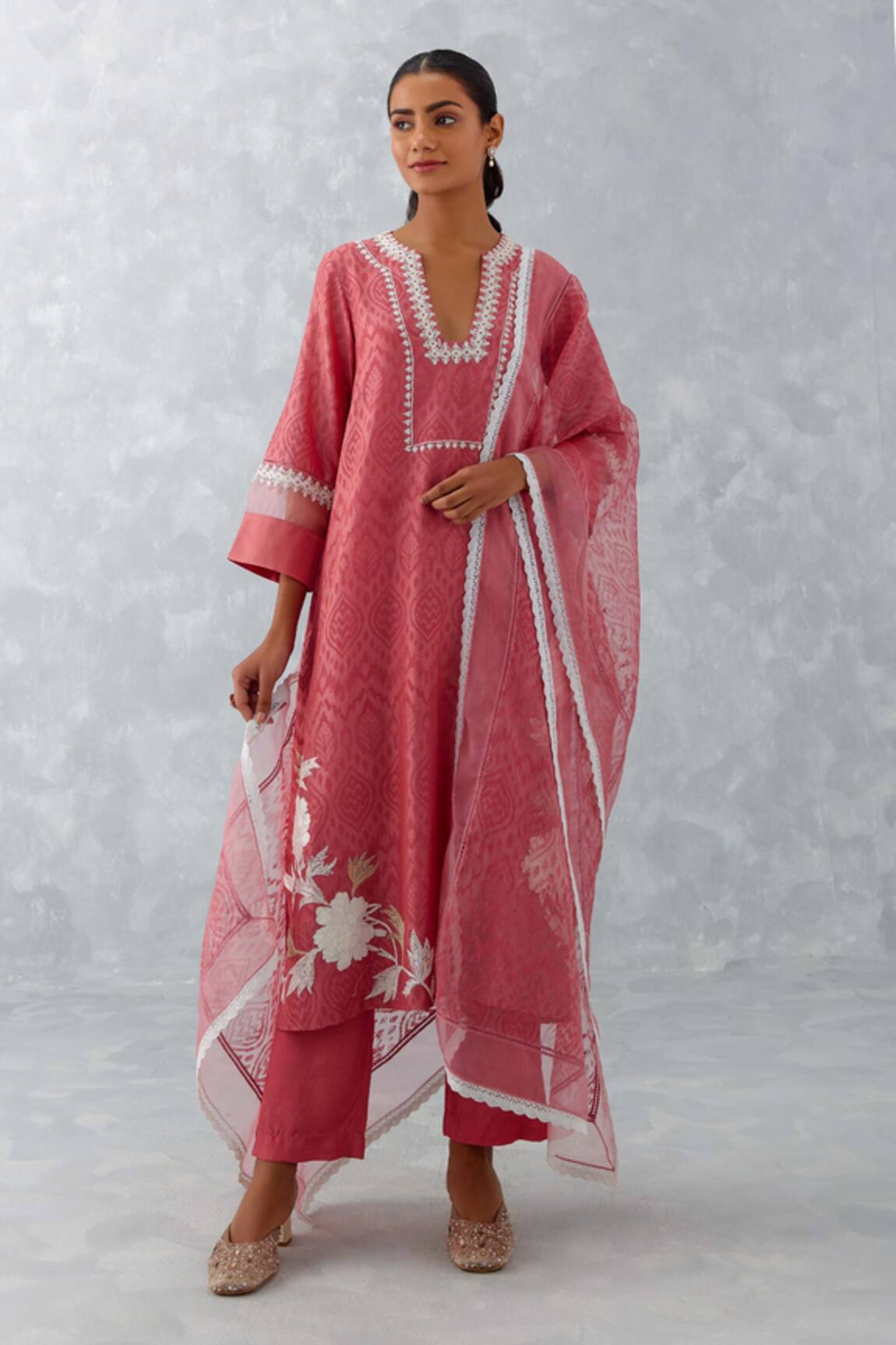 Devnaagri Floral Thread Embroidered Straight Kurta Set