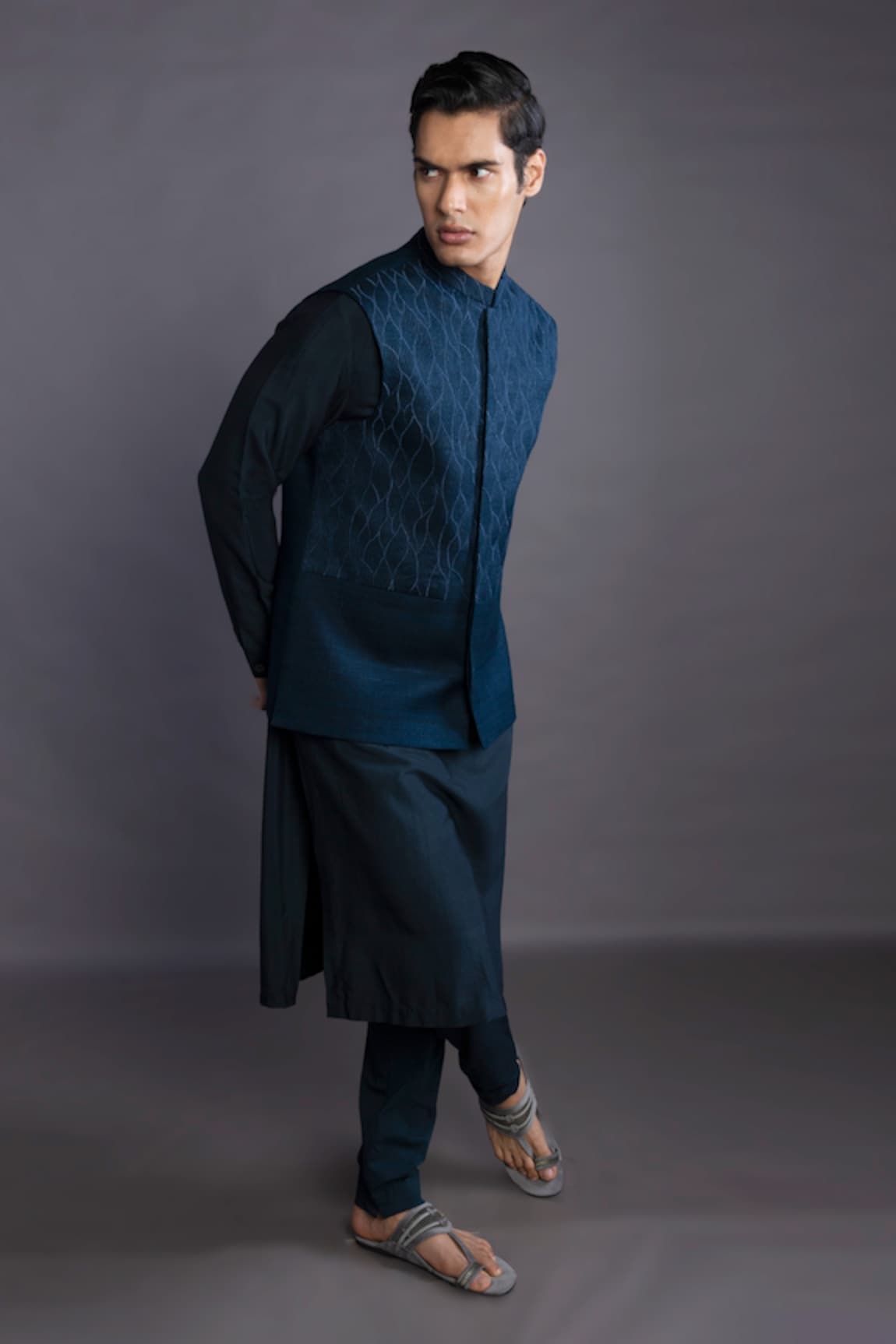 GRAM OF INK Wave Pattern Bundi & Kurta Set