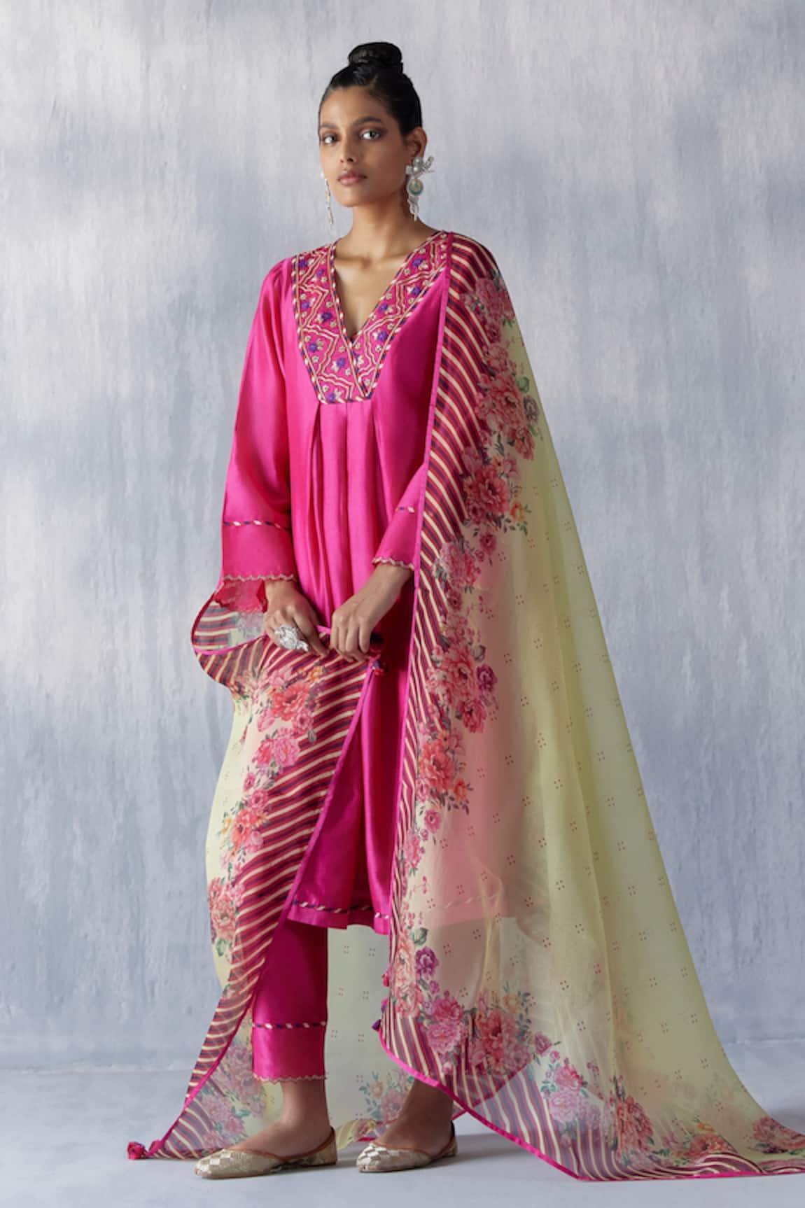 Amisha Kothari Nargis Kurta Set With Printed Dupatta
