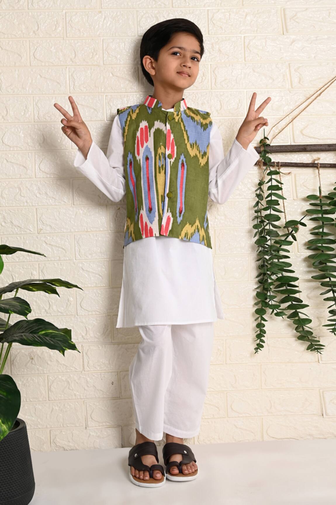 THE COTTON STAPLE Multicolor Ikat Printed Bundi Kurta Set