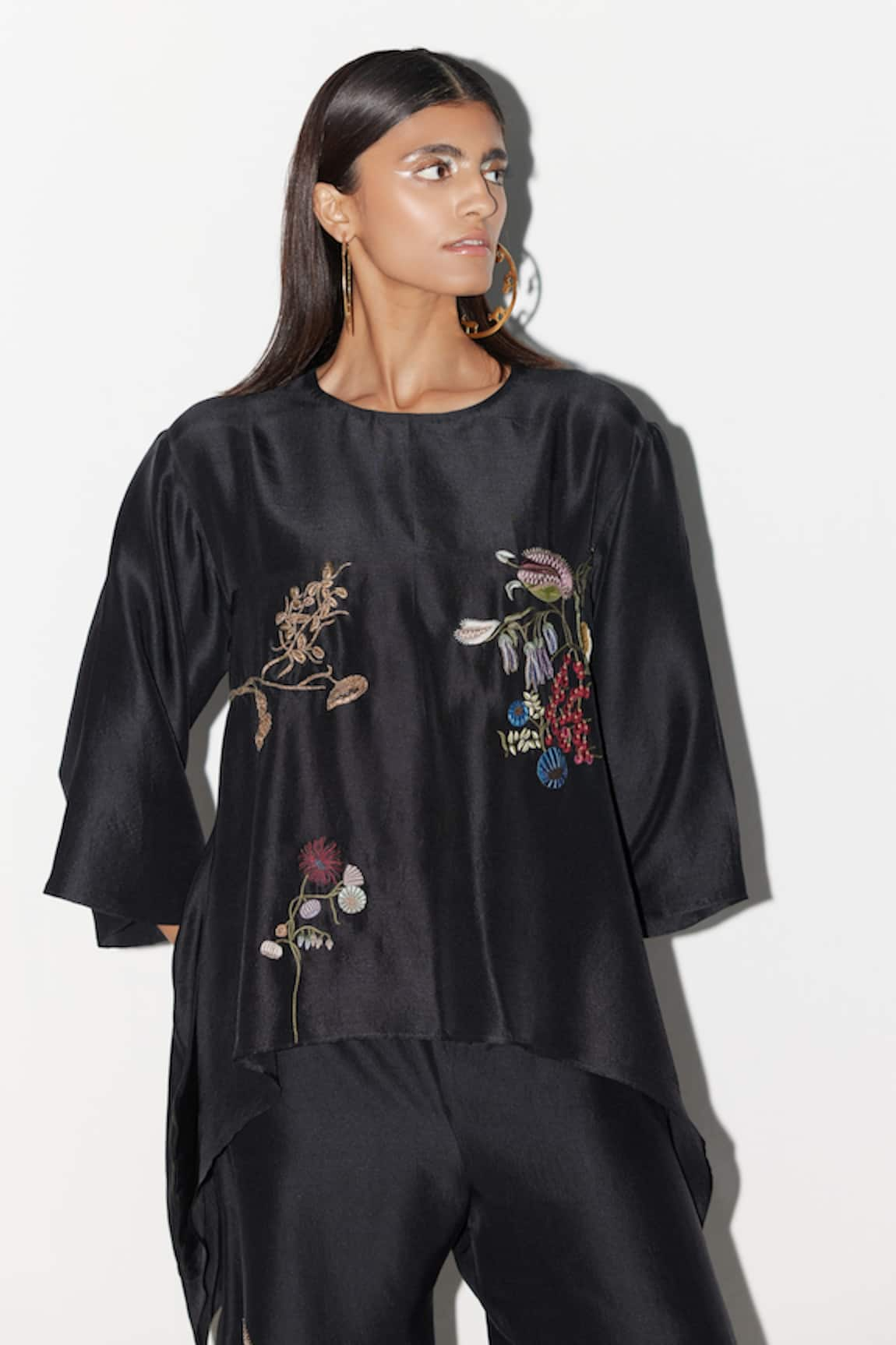 FEBo6 Flower Vine Embroidered Top