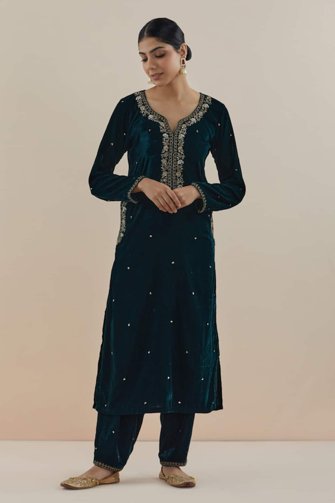 Makaan.51 Silk Velvet Embroidered Kurta & Pant Set