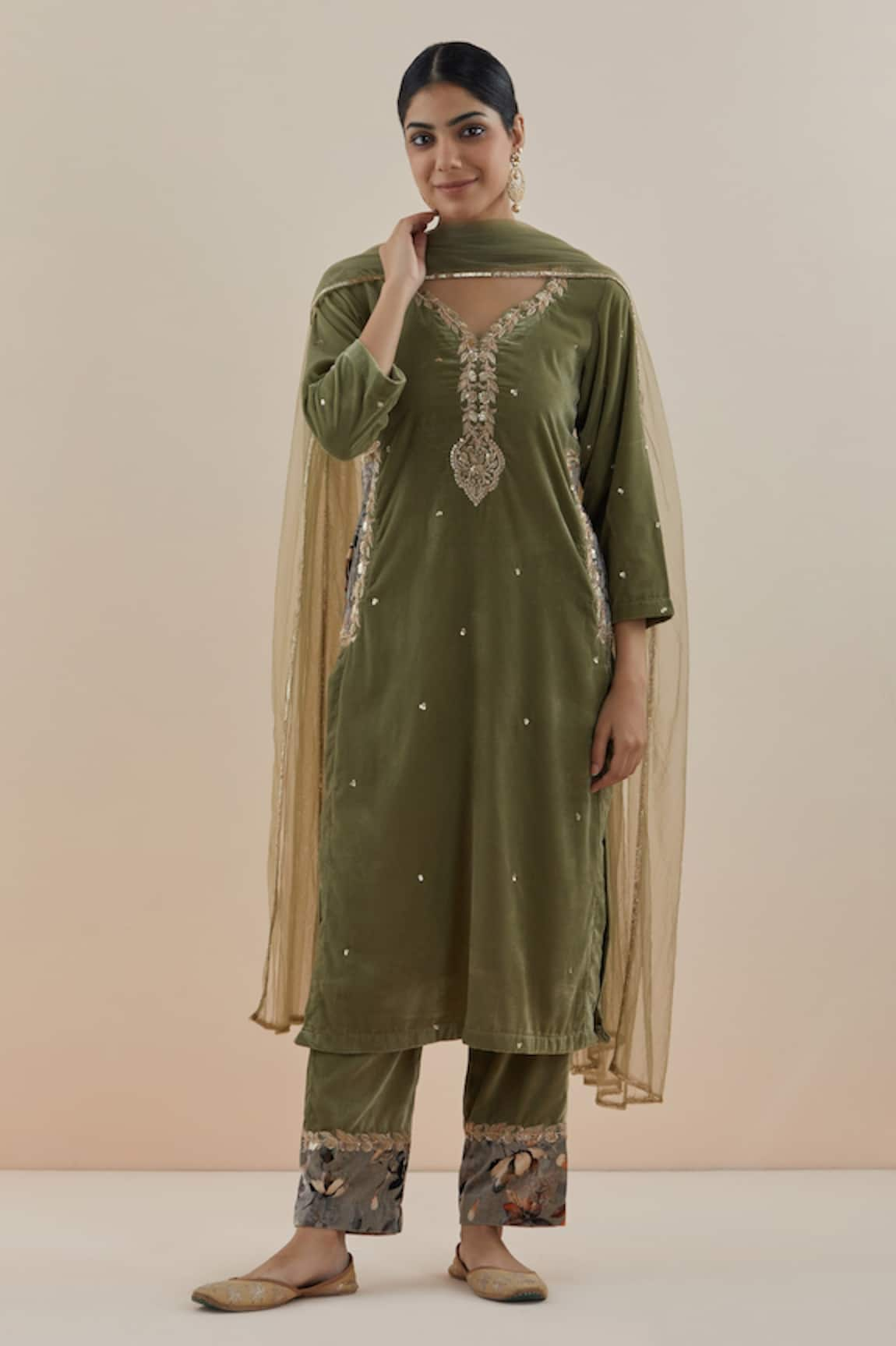 Makaan.51 Silk Velvet Embroidered Kurta Set 