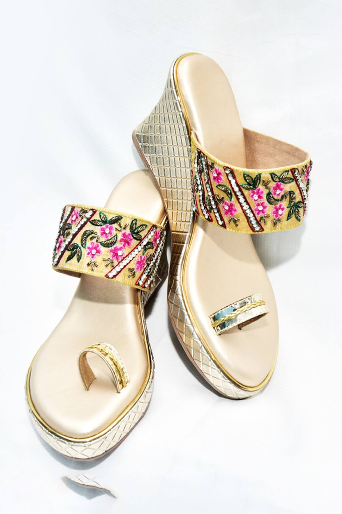 Foot Fuel Bubbaaa Floral Embroidered Kolhapuri Wedges 
