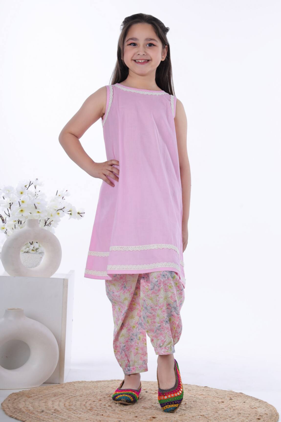 Kalp Liba Neckline Embroidered Kurta & Pant Set