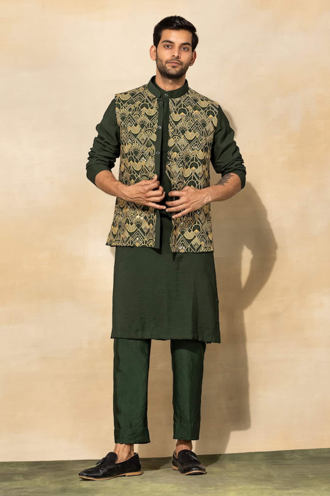 Diyarajvvir Geometric Embroidered Bundi & Kurta Set