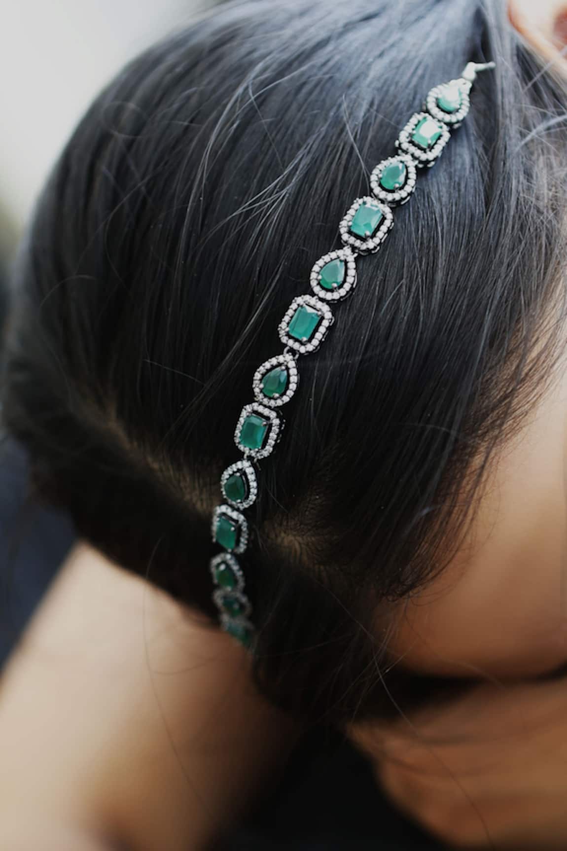 Do Taara Green Cubic Zirconia Embellished Headband 