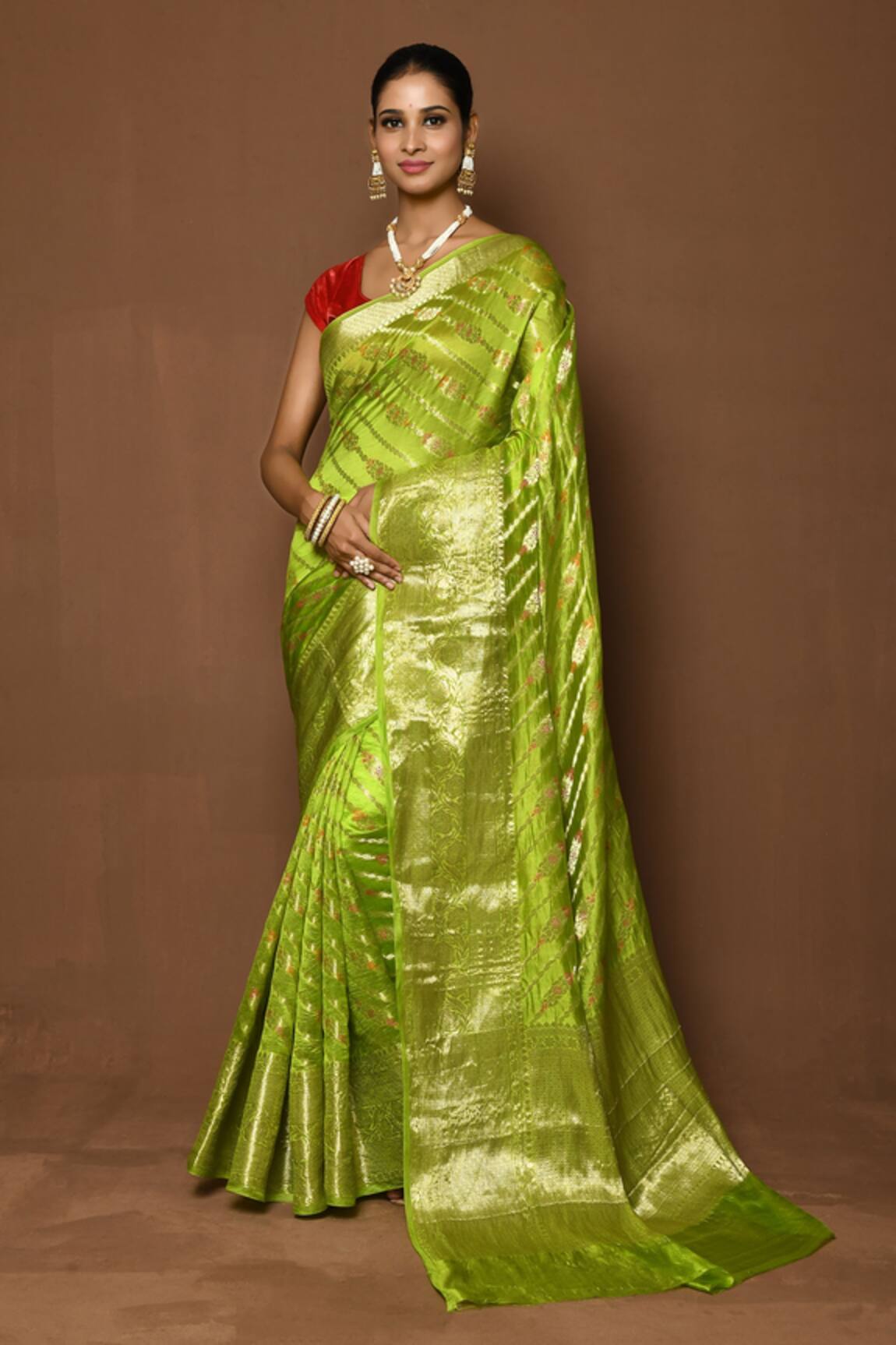 Samyukta Singhania Striped Floral Pattern Saree 