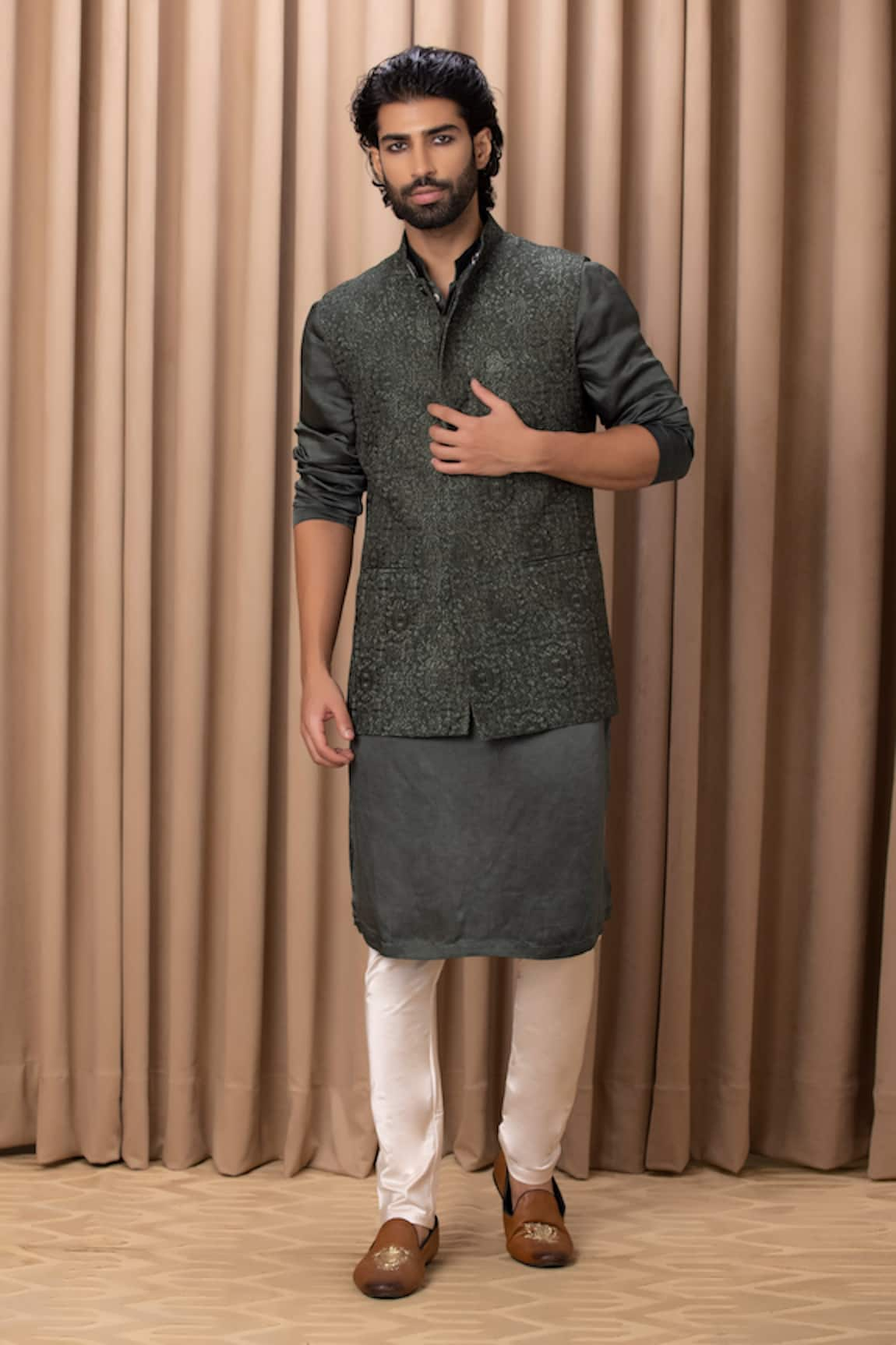 Ankit V Kapoor Ameera Thread Embroidered Bundi & Kurta Set