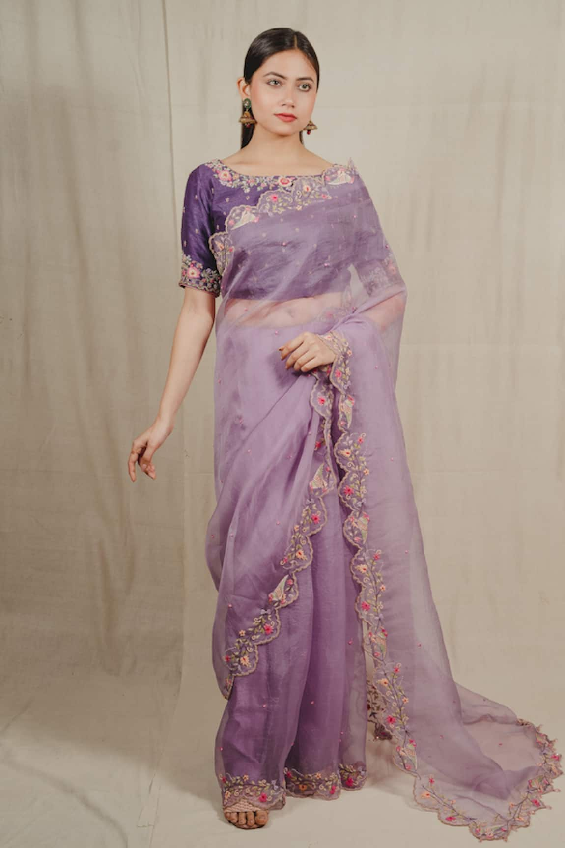 SHINOR Pearl Lined Scalloped Saree With Threadwork Blouse