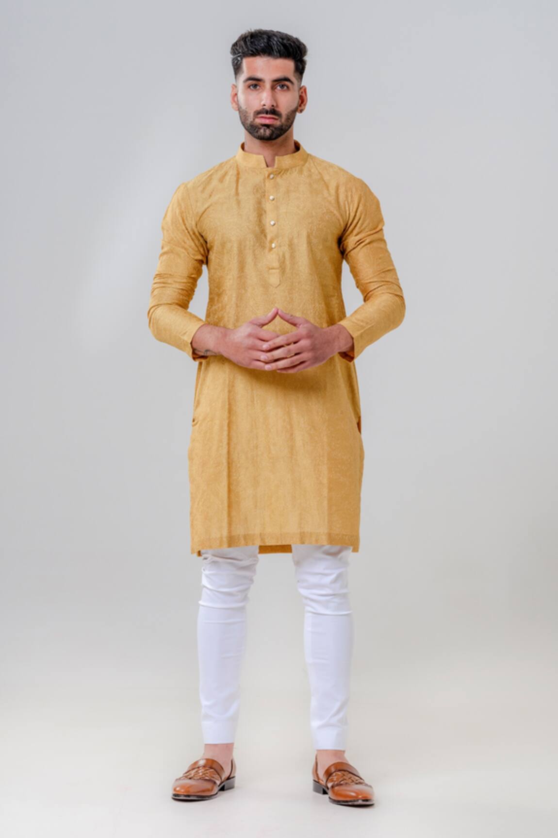 Amrit Dawani Lakhnavi Embroidered Kurta With Pant 